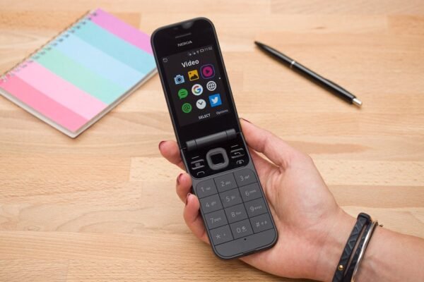Nokia 2720 Folding Mobile - Image 4